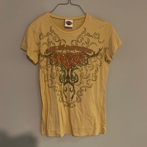 Yellow XL Harley-Davidson tee.